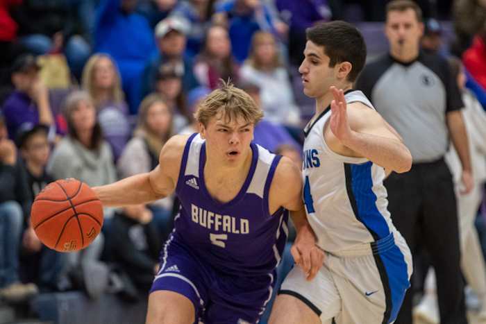 Photo by Earl Ebensteiner